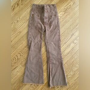 Lightly worn, Free People jeans size 24, super flattering!